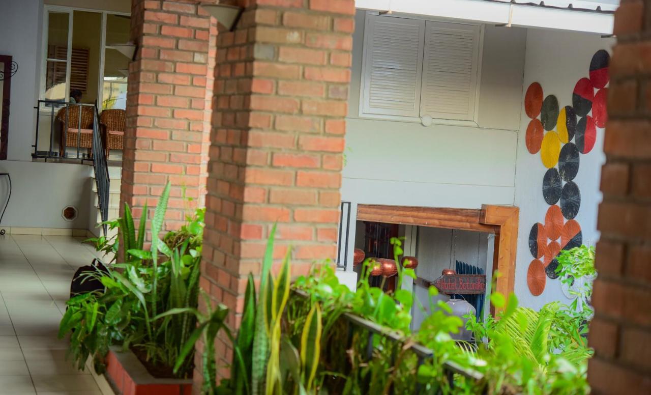 Botanika Hotel Bujumbura Extérieur photo